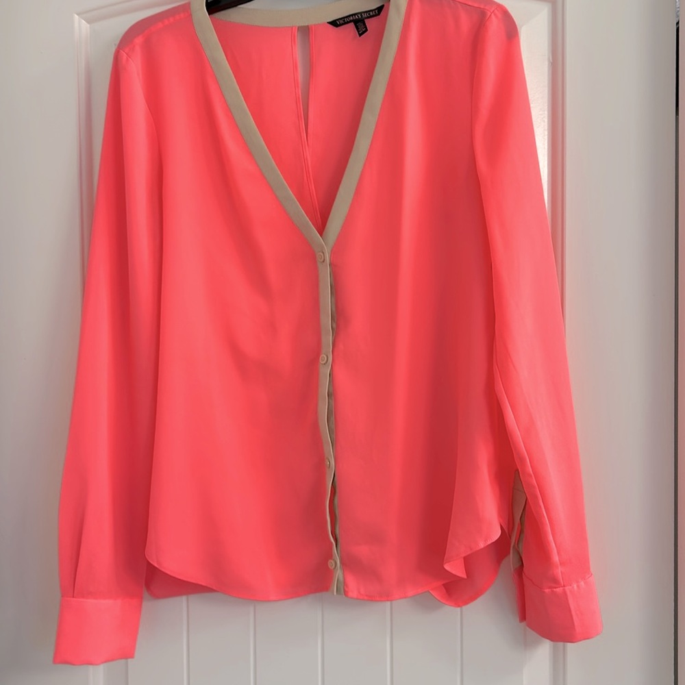 Beautiful spring bright pink with tan trim button down open back.